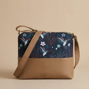 Barna-kolibri mintás oldaltáska