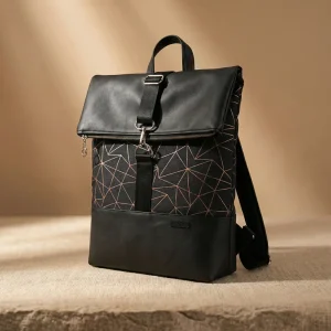 vandor-fekete-fekete-geometrias-002 Fekete-fekete geometriás roll-top hátizsák