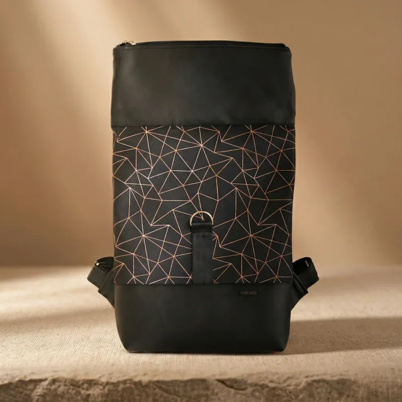 vandor-fekete-fekete-geometrias-004 Fekete-fekete geometriás roll-top hátizsák